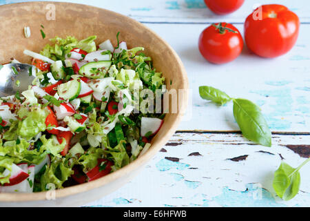 Salade de légumes dans un grand bol, de l'alimentation Banque D'Images