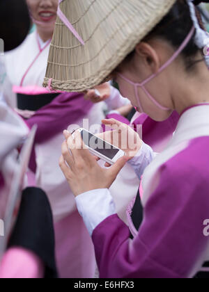 Tokyo, Japon. 24 août, 2014. Koenji Awa Odori, une danse traditionnelle festival tenu à Koenji, Tokyo, Japon. Dimanche 24 août 2014 Crédit : Chris Wilson/Alamy Live News Banque D'Images