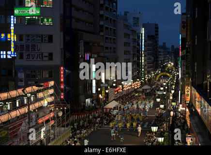 Tokyo, Japon. 24 août, 2014. Koenji Awa Odori, une danse traditionnelle festival tenu à Koenji, Tokyo, Japon. Dimanche 24 août 2014 Crédit : Chris Wilson/Alamy Live News Banque D'Images