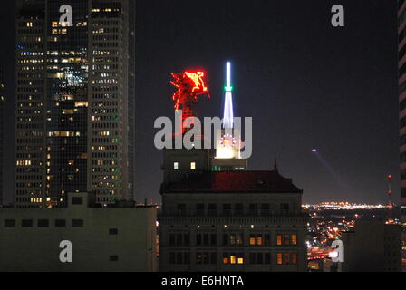 Dallas, TX skyline at night Banque D'Images