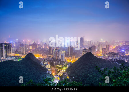 Guiyang, Chine cityscape at night. Banque D'Images