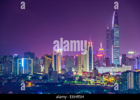 Shenzhen, Chine ville au crépuscule. Banque D'Images