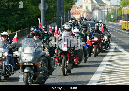 Motocyclistes sur la 14e International Motorcycle Rally de Katyn. Varsovie, Pologne Banque D'Images