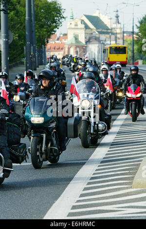 15/5000 motocyclistes sur la 14e International Motorcycle Rally de Katyn. Varsovie, Pologne. Banque D'Images