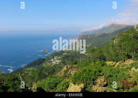 Beau paysage côtier près de Cedeira, Galice, Espagne. Cette région, la Corogne, est connu pour sa belle région préservée natu Banque D'Images