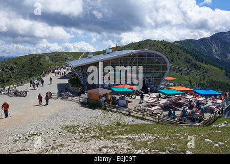 Cable Car - station de téléphérique sur Mt. Monte Baldo, Garda, Malcesine, montagne, lac de Garde, Vérone, Italie, Europe province Banque D'Images