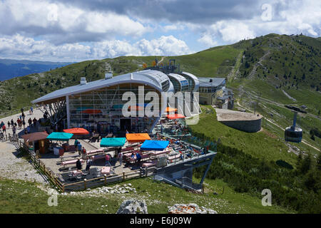 Cable Car - station de téléphérique sur Mt. Monte Baldo, Garda, Malcesine, montagne, lac de Garde, Vérone, Italie, Europe province Banque D'Images