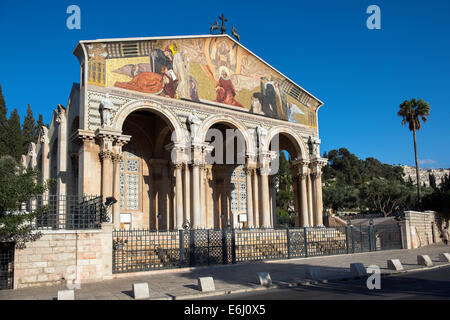 Façade de l'église de toutes les nations ou basilique de l'Agonie au mont des Oliviers, Jérusalem, Israël Banque D'Images