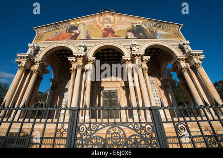 Façade de l'église de toutes les nations ou basilique de l'Agonie au mont des Oliviers, Jérusalem, Israël Banque D'Images