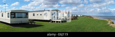 Grande maison de vacances caravane résidentielle et des maisons à bord de mer. Banque D'Images