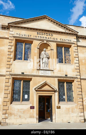 Centre d'information touristique et la mairie de St Paul's Square Bedford Bedfordshire UK Banque D'Images