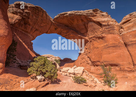 Broken Arch, Arches National Park, Utah, USA. Banque D'Images