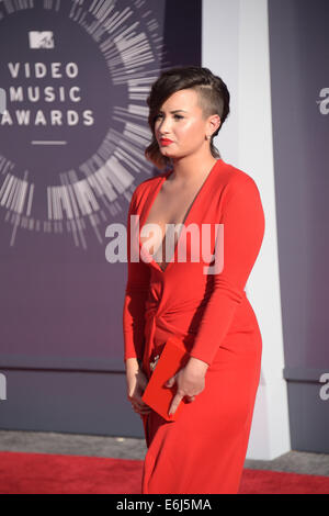 Inglewood, Californie, USA. 24 août, 2014. Le chanteur/actrice Demi Lovato arrive sur le tapis rouge pour la 31e MTV Video Music Awards au Forum à Inglewood, Californie, USA, 24 août 2014. Photo : Hubert Boesl/dpa/Alamy Live News Banque D'Images