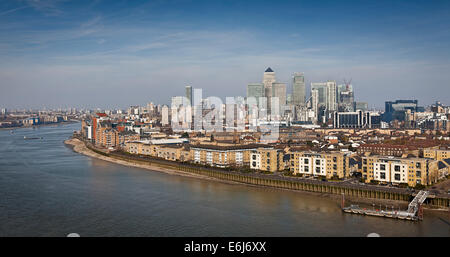 Vue de haut niveau de Canary Wharf et de l'Isle of Dogs. Banque D'Images