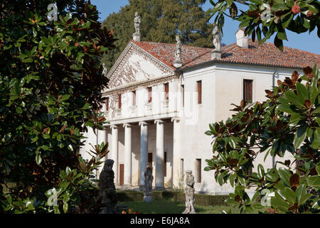 La Villa Valmarana (également connu sous le nom de Valmarana Scagnolari Zen) est une villa Renaissance situé dans Lisiera, localité de Bolzano Vicentino, Province de Vicenza, Italie du nord. Conçu par Andrea Palladio, il a été initialement construit dans les années 1560 Banque D'Images
