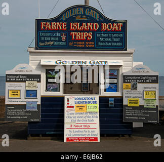 Billets vendus à Golden Gate Yacht cabanes à Largs, voyages sur l'île de Farne, SW England, UK Banque D'Images
