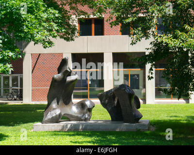 Modèle de travail inclinable 1963 par Henry Moore MIT Cambridge, Massachusetts, États-Unis Banque D'Images