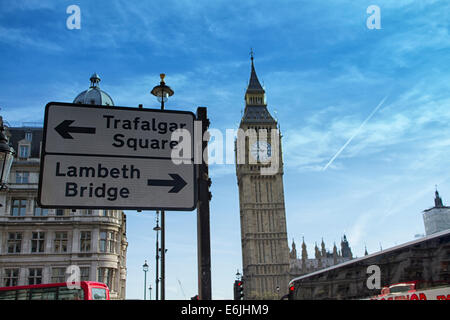 Panneaux de signalisation à Whitehall, Londres Banque D'Images