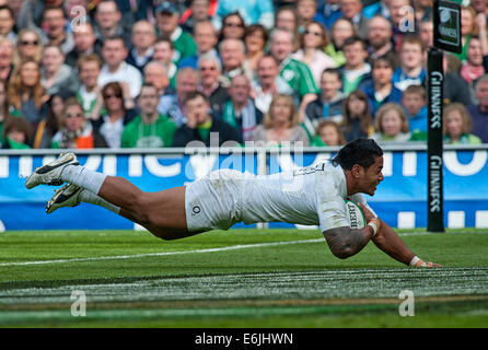 Manu Tuilagi marque le premier essai pour l'Angleterre au cours de la série d'été à Guinness l'Aviva Stadium de Dublin Guinness Su Banque D'Images