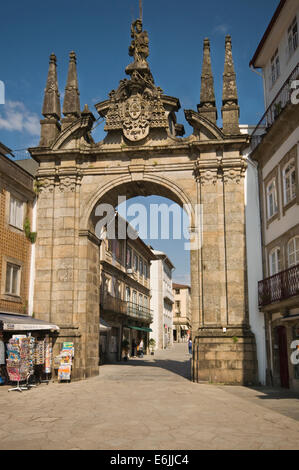 L'EUROPE, Portugal, Braga, Arco da Porta Nova (nouvelle porte de ville), une partie des murs de la ville Banque D'Images