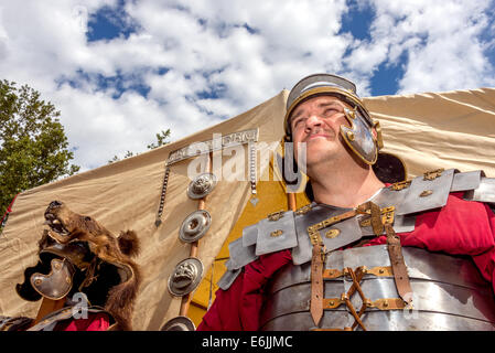 Soldat romain dans la région de camp romain en tenue militaire traditionnel Banque D'Images