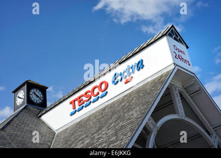 Toit de tesco magasin supplémentaire montrant l'image de marque Banque D'Images