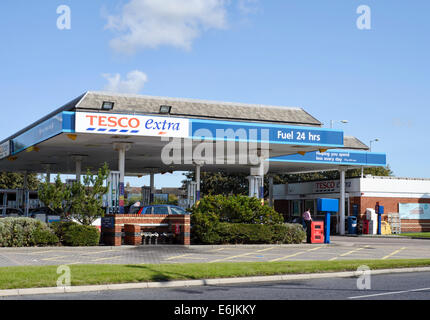 Station essence tesco à Blackpool, Lancashire, Angleterre Banque D'Images