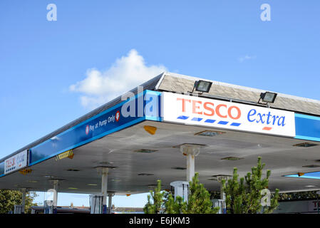 Station essence tesco à Blackpool, Lancashire, Angleterre Banque D'Images