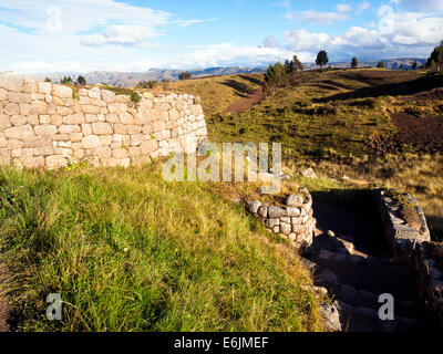 Ruines de Puka Pukara (Forteresse Rouge) près de Cusco - Pérou Banque D'Images