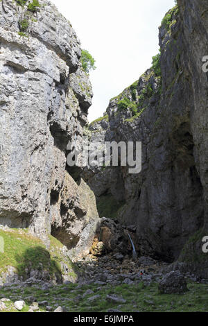 Le Parc National des Yorkshire Dales à Gordale Scar près de Malham Yorkshire Angleterre UK Banque D'Images