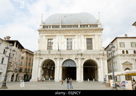 Brescia Italie. Le Palazzo della Loggia se trouve sur le côté ouest de la Piazza della Loggia, à Brescia, en Lombardie. Italie. Banque D'Images