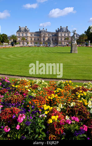 Le magnifique Palais du Luxembourg dans le Jardin du Luxembourg à Paris, France. Banque D'Images