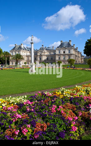 Le magnifique Palais du Luxembourg dans le Jardin du Luxembourg à Paris, France. Banque D'Images