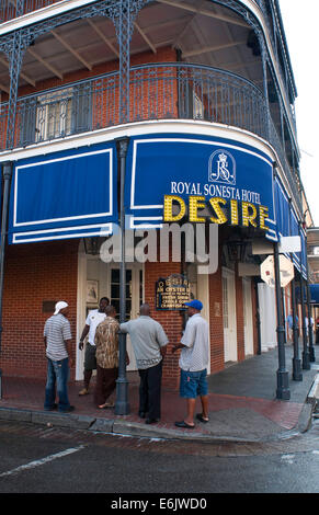 Le Royal Sonesta Hotel désir est situé à l'angle de Bienville et Bourbon Street., dans le Quartier Français de Louisiane. E Banque D'Images