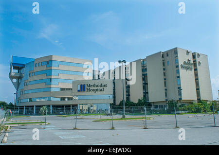 Les résidents de reconstruire, de démolir des maisons et de vendre leurs terres, ou de refuser de revenir à la 9e Ward après l'ouragan Katrina à New Orlean Banque D'Images