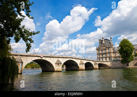 Pont Royal à Paris. C'est la ville pour le troisième plus vieux pont. Banque D'Images