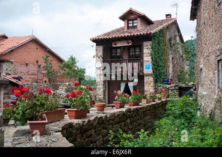 Vieux village cantabrique Banque D'Images