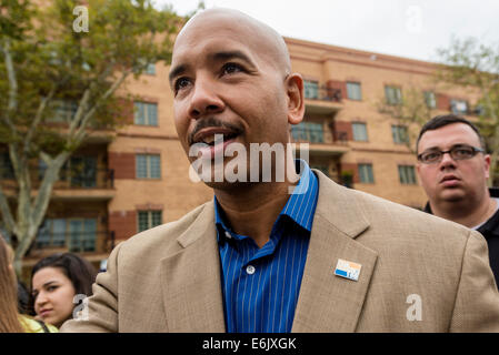 Staten Island, NY - 23 août 2014 - Le Président de l'Arrondissement Bronx Ruben Diaz jr -mars pour Eric Garner ©Stacy Walsh Rosenstock/Alamy Banque D'Images