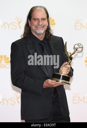 Los Angeles, CA, USA. 25 août, 2014. Glenn Weiss, mise en scène exceptionnelle pour une variété des gagnant pour la 67e Tony Awards annuel dans la salle de presse pour la 66e Primetime Emmy Awards 2014 Emmy - Salle de presse, Nokia Theatre L.A. Vivre, Los Angeles, CA 25 août 2014. Credit : James Atoa/Everett Collection/Alamy Live News Banque D'Images