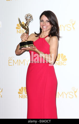 Los Angeles, Californie, USA. 25 août, 2014. JULIA LOUIS-DREYFUS dans la salle de presse au cours de la 66e Primetime Emmy Awards annuel tenu au Nokia Theater. Gagnant pour une actrice dans une série comique pour "Veep" TLeopold Globe Crédit :/Photos/ZUMA/Alamy Fil Live News Banque D'Images