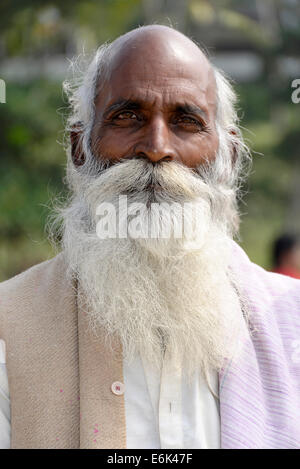 Portrait, Indien, homme avec une barbe blanche, Kerala, Inde du Sud, Inde Banque D'Images