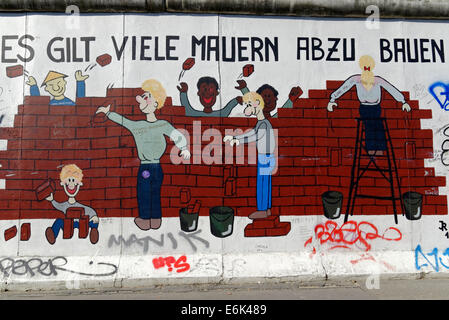 Murale, East Side Gallery, Galerie du mur de Berlin, Berlin, Allemagne Banque D'Images