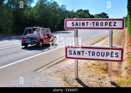 Panneau routier à Saint-Tropez, Var, Provence-Alpes-Côte d&# 39;Azur, France Banque D'Images