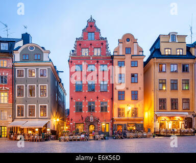 Maisons de village à la place Stortorget, centre historique, Gamla Stan, Stockholm, Suède Banque D'Images