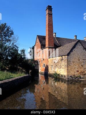 Moulin à eau sur la rivière Eye, Lower Slaughter, Cotswolds, Gloucestershire, Angleterre, Royaume-Uni, Europe de l'Ouest. Banque D'Images