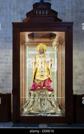 Statue de Saint Nicholas, argent buste de Saint Nicolas, créé en 1683, Nicolas de Myre, église avec les dépouilles de Saint Banque D'Images