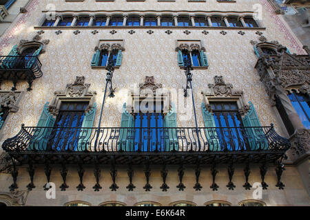 Casa Amatller, magnifique façade avec des balcons et des fenêtres dans un style moderniste, construit 1898-1900, Passeig de Gracia Banque D'Images