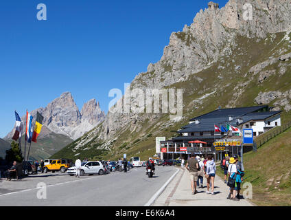 Dolomites, Groupe Langkofel gauche, Groupe du Sella, sommet du col Pordoi Trentino, province, la province de Belluno, Italie Banque D'Images