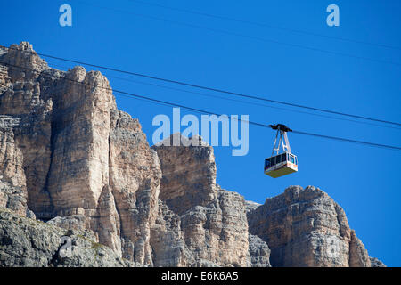 Le téléphérique Sass Pordoi Mountain, sommet de Pordoi Pass, Groupe du Sella, Dolomites, province de Trentino Italie Banque D'Images