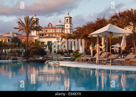 Piscine, Grand Hôtel Lopesan Ville del Conte, Meloneras, Gran Canaria, Îles Canaries, Espagne Banque D'Images